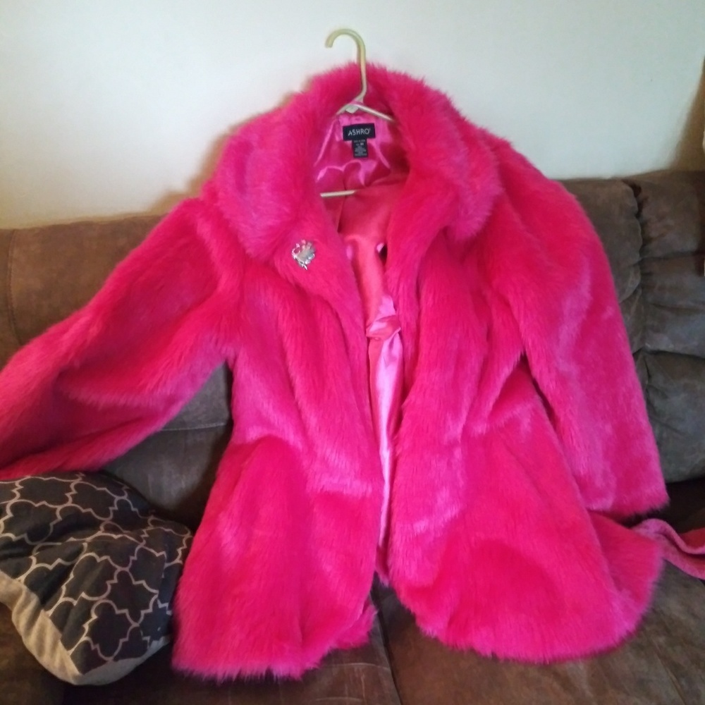 3x faux fur pink jacket fits like 2x